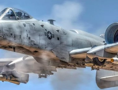 Βίντεο: Βολές A-10 Thunderbolt II της USAF με JDAM και GAU-8 30mm